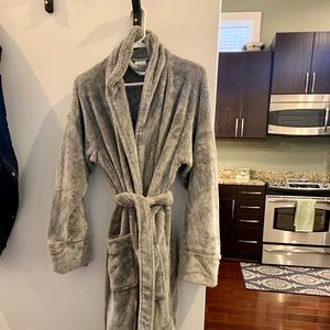 Medium pottery barn women’s robe
